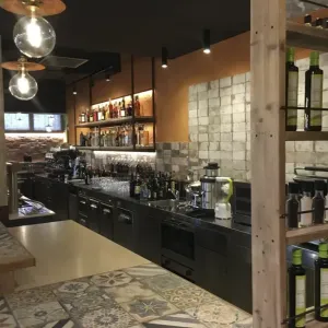 Arredo-bar-e-ristoranti-su-misura-a-Padova-8